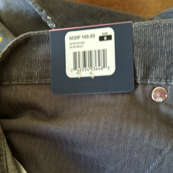 Gap Gray Corduroy Distressed Shorts NWT Size 6 - Picture 4 of 4